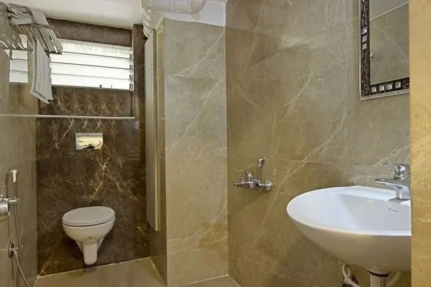Deluxe Tek Büyük Yataklı Oda (with A/C)