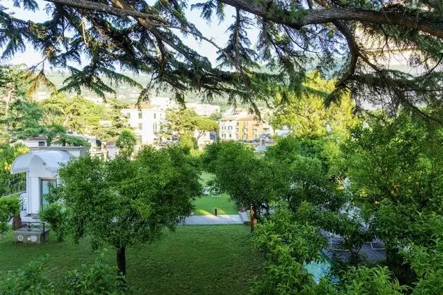 Junior Süit, Teras, Bahçe Manzaralı