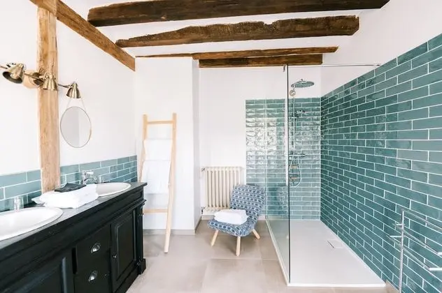 Superior Tek Büyük Yataklı Oda, Banyolu/Duşlu, Havuz Manzaralı