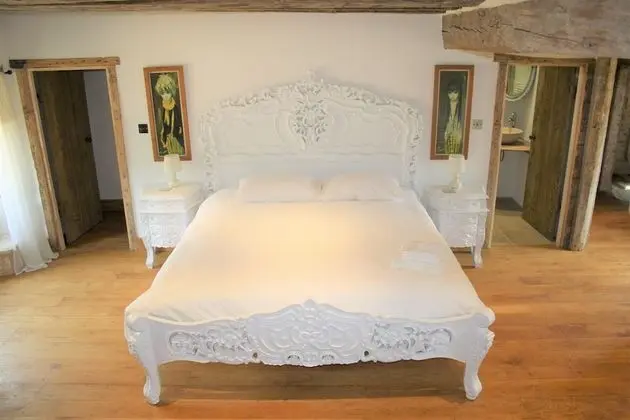 Superior Süit, Banyolu/Duşlu, Avlu Manzaralı (Max 2 adults + 2 children)