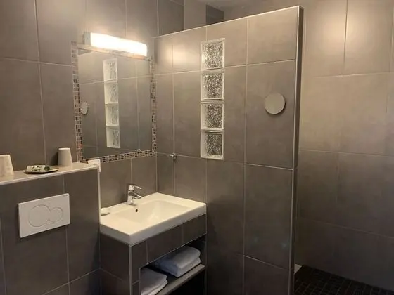 Üç Kişilik Oda