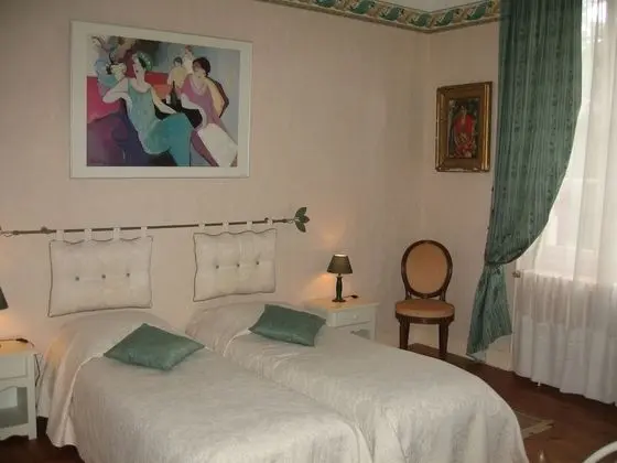 Üç Kişilik Oda, Sigara İçilmez (Chambre La Rose)
