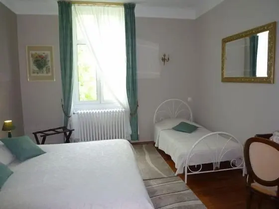 Üç Kişilik Oda, Sigara İçilmez (Chambre La Rose)