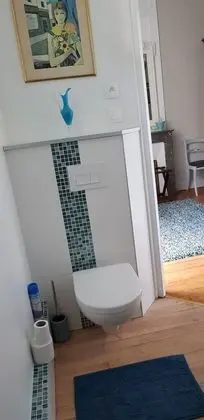 Üç Kişilik Oda, Sigara İçilmez (Chambre La Rose)