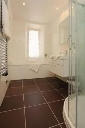Traditional Tek Büyük Yataklı Oda (Caractère)
