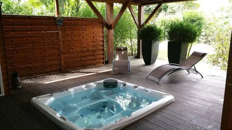 Romantic Kulübe, Sıcak Su Havuzu