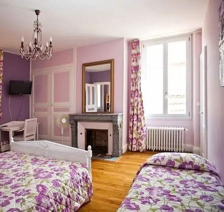 Üç Kişilik Oda (Violette)