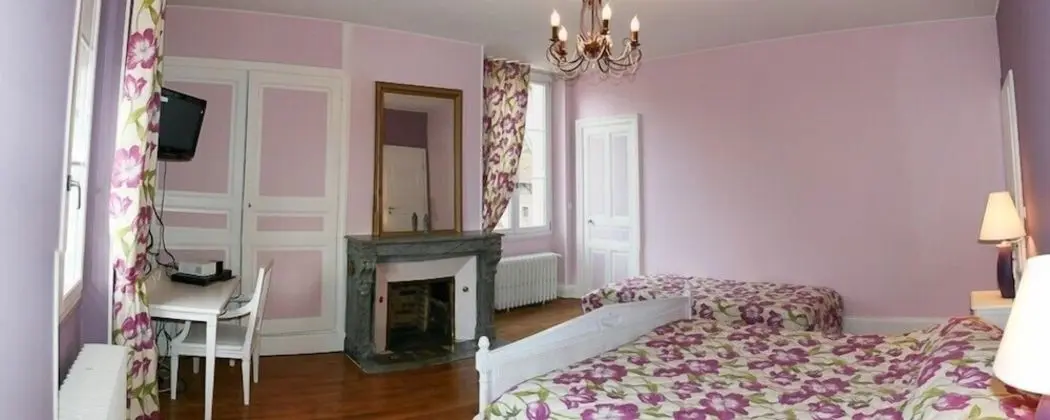 Üç Kişilik Oda (Violette)