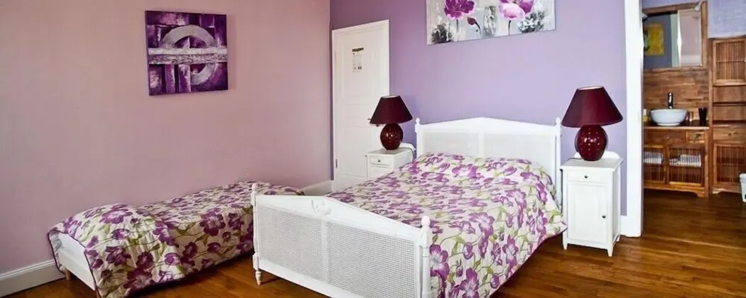 Üç Kişilik Oda (Violette)