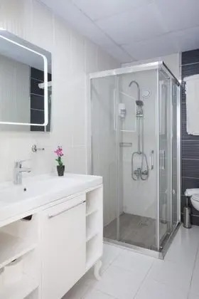 Standart Oda, Deniz veya Kara Manzaralı, Balkonlu