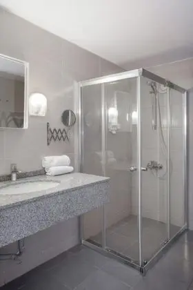 Standart Oda, Deniz veya Kara Manzaralı, Balkonlu