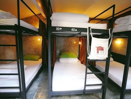 Mix Dorm 6 Bed-AirCon Single