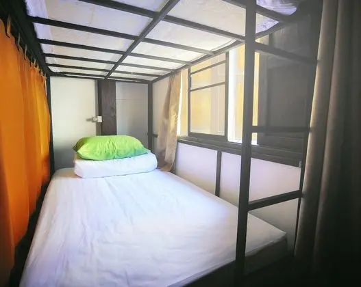 Mix Dorm 6 Bed-Fan Single