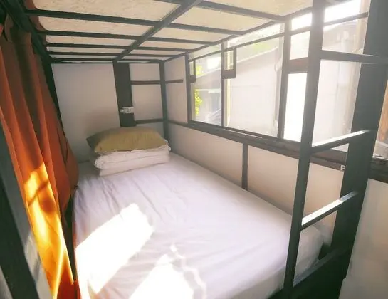 Mix Dorm 6 Bed-Fan Twin