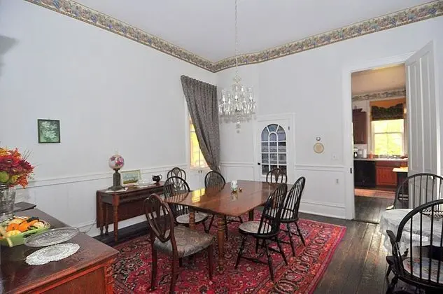 Ev, Birden Çok Yatak (Manor at Berkeley Springs)