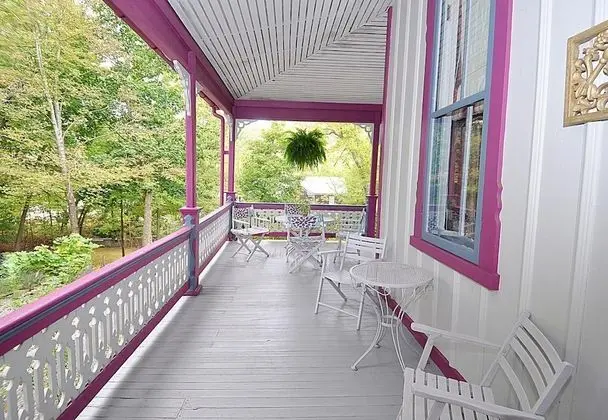 Ev, Birden Çok Yatak (Manor at Berkeley Springs)