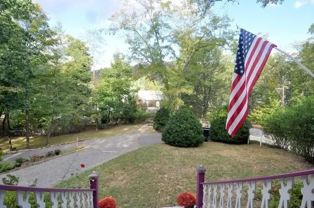 Ev, Birden Çok Yatak (Manor at Berkeley Springs)