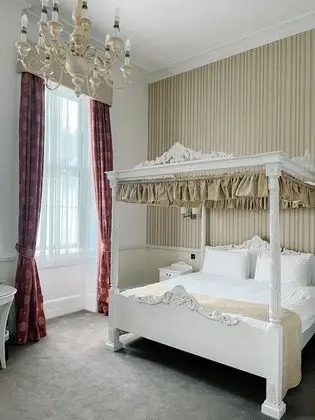 Manor House Four Poster Room