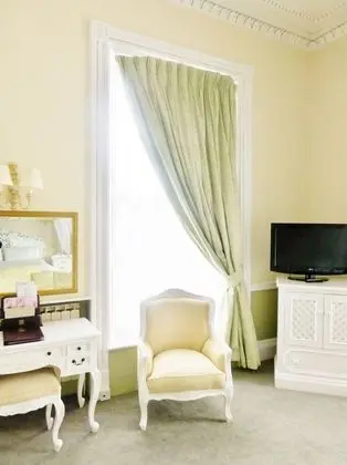 Manor House Four Poster Room