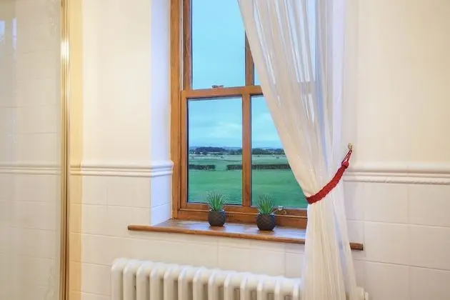 Premium Ev, Özel Banyo, Bahçe Manzaralı (Manor House Farm)