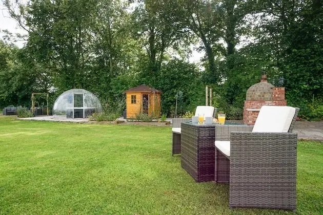 Premium Ev, Özel Banyo, Bahçe Manzaralı (Manor House Farm)