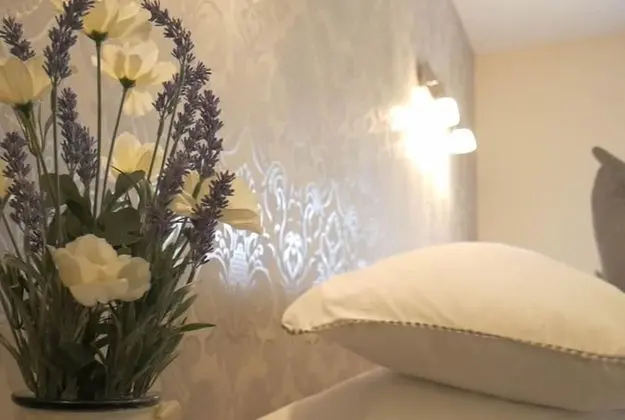 Tek Büyük veya İki Ayrı Yataklı Oda (with Shower)