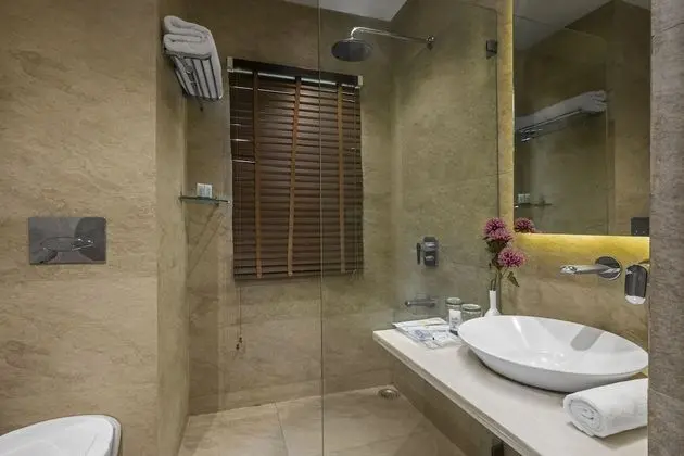 Deluxe Tek Büyük Yataklı Oda, Bahçe Manzaralı