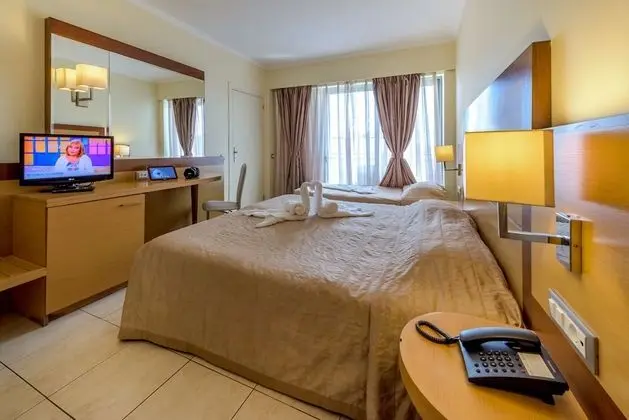 İki Ayrı Yataklı Oda (With extra bed)