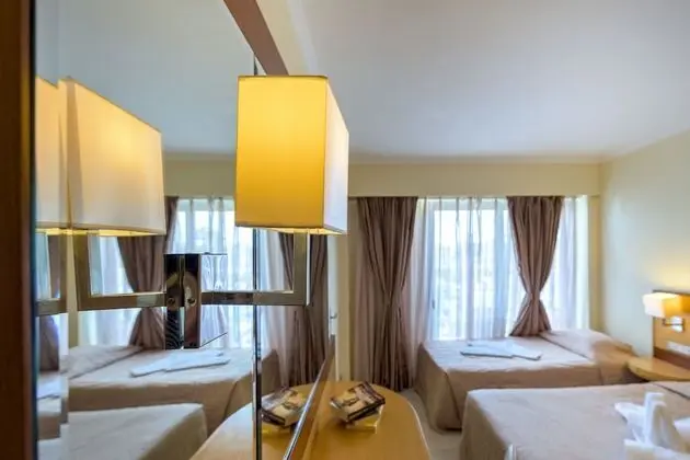 İki Ayrı Yataklı Oda (With extra bed)