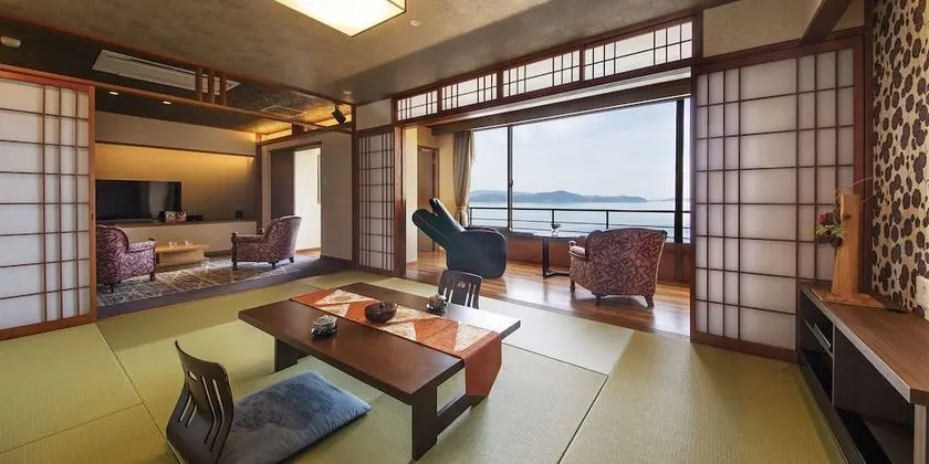 Traditional Oda, Sigara İçilmez (Japanese Style, Cinema, Open Air Bath)