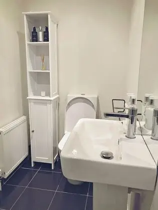 Tek Büyük veya İki Ayrı Yataklı Oda, Banyolu/Duşlu, Avlu Manzaralı (Pet Friendly Double/Twin)