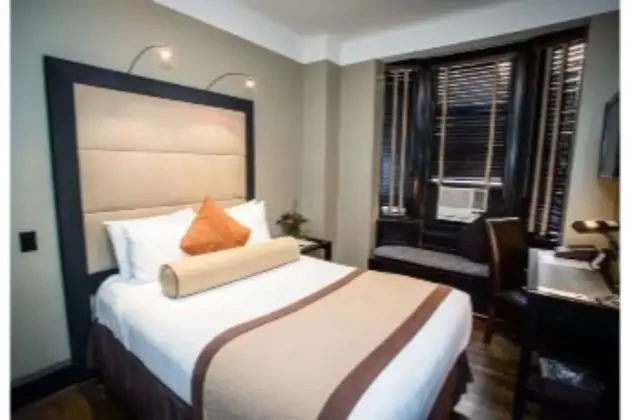 Çift ​​kişilik Queen Size Bed