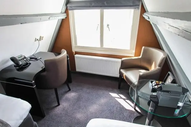Souterrain Quad Room with Limited View
