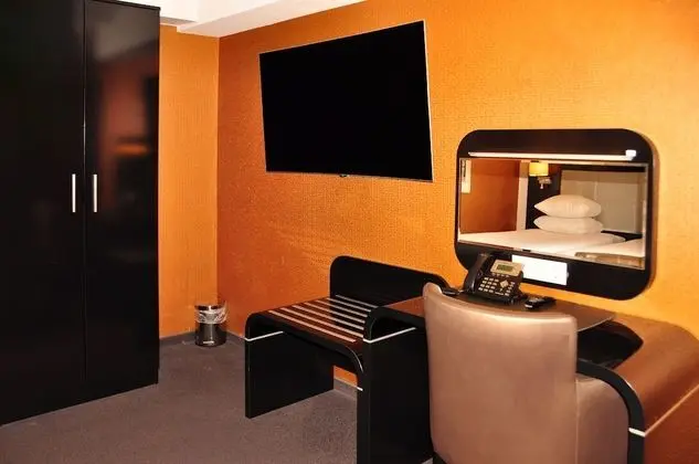 Souterrain Twin Room