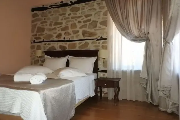 Üç Kişilik Oda