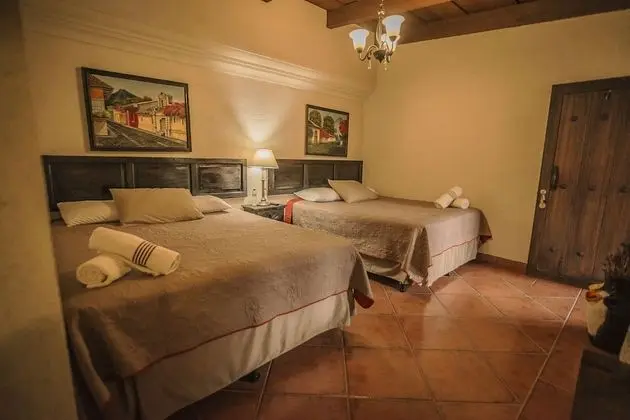 Üç Kişilik Oda, Birden Çok Yatak (1 Queen, 1 Double Bed, 1 Single Bed)