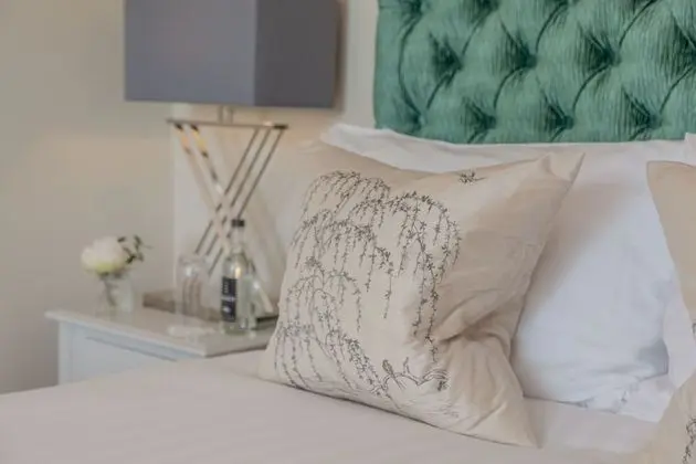 Luxury Tek Büyük Yataklı Oda