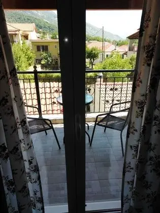 Üç Kişilik Oda, Balkon