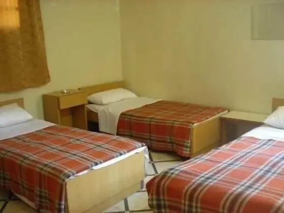 Üç Kişilik Oda, Ortak Banyo