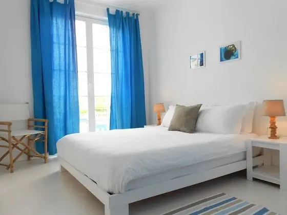 Tek Büyük Yataklı Oda, Balkon, Havuz Manzaralı