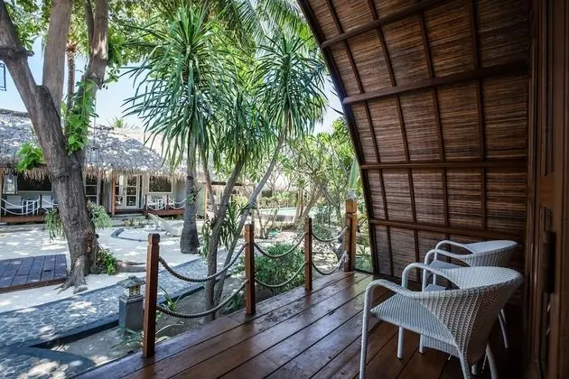 Traditional Bungalow Hollywood Twin