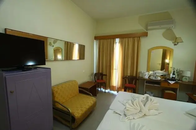 Üç Kişilik Oda, Balkon, Şehir Manzaralı