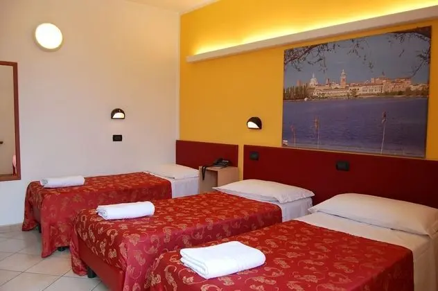 Üç Kişilik Oda, 1 Yatak Odası