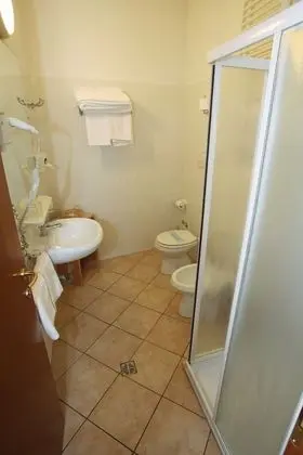 Üç Kişilik Oda, 1 Yatak Odası