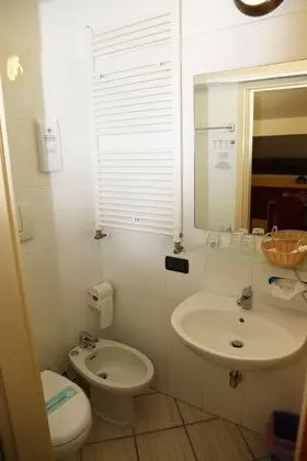 Üç Kişilik Oda, 1 Yatak Odası