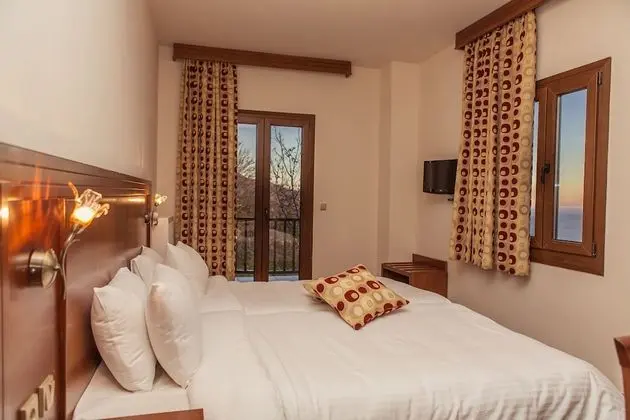 Tek Büyük veya İki Ayrı Yataklı Oda, Balkon, Dağ Manzaralı