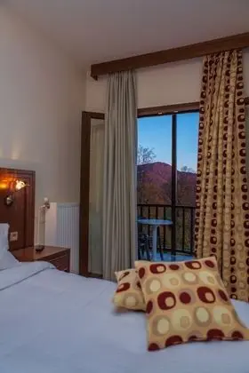 Tek Büyük veya İki Ayrı Yataklı Oda, Balkon, Dağ Manzaralı