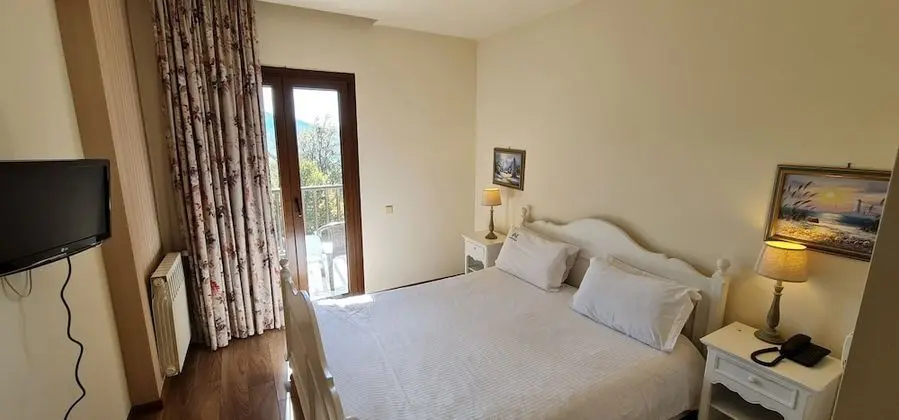 Tek Büyük veya İki Ayrı Yataklı Oda, Balkon, Dağ Manzaralı