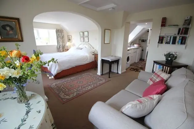 Valley View Apartment