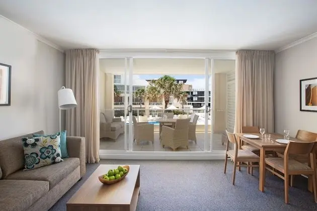 Deluxe Süit, Havuz Manzaralı (Housekeeping service every 8 nights)